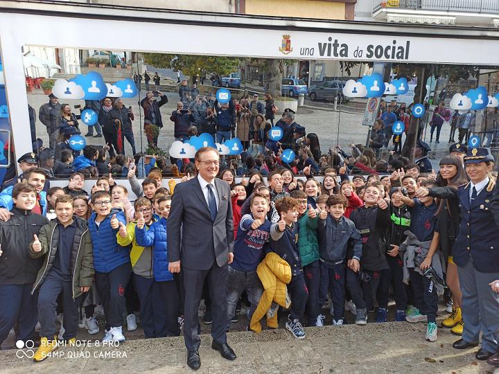 Montoro| Social network e cyberbullismo, polizia a confronto con gli studenti per prevenire vessazioni e molestie