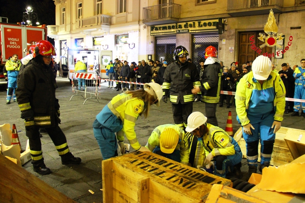 Avellino| Sisma simulato, l’esercitazione di vigili del fuoco, protezione civile e misericordia a corso Vittorio Emanuele