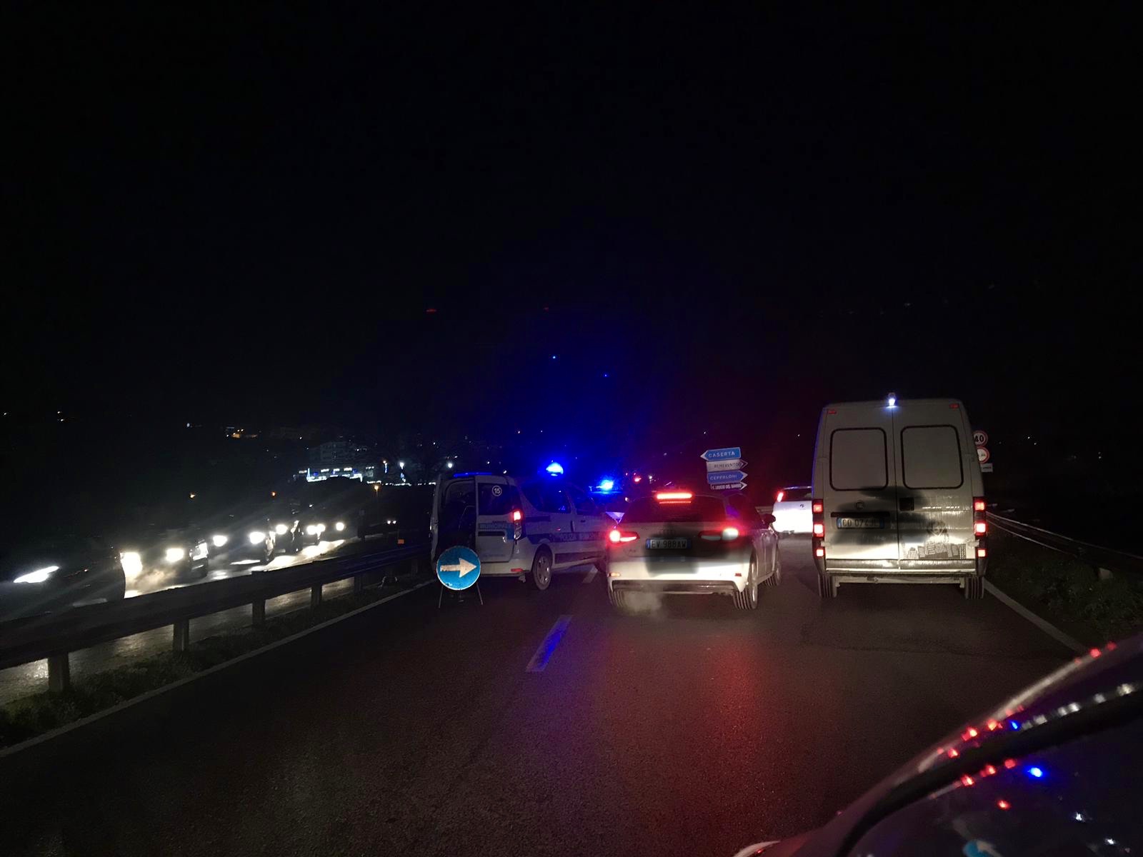 Benevento| Doppio tamponamento sulla tangenziale ovest, coinvolta volante della Polizia