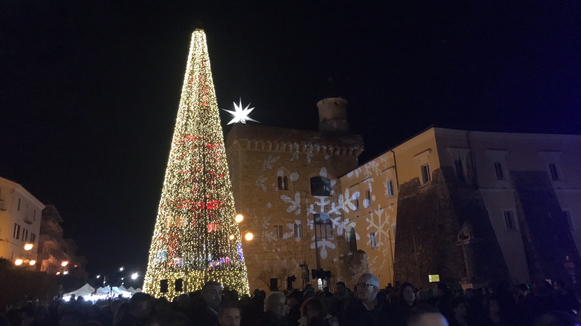 Tutto pronto per il Natale tra il Presepe di Pietrelcina e il mercatino di Limatola