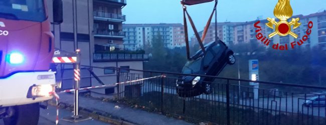 Avellino| Giù nella scarpata con l’automobile, spavento per una donna