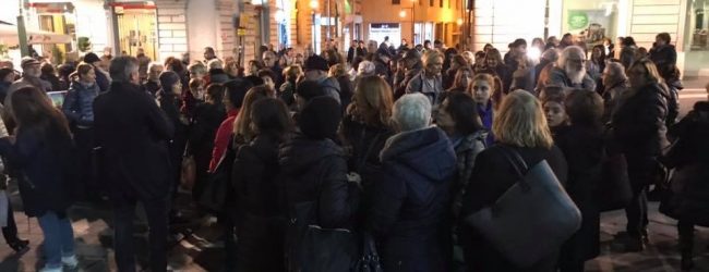 Maestra aggredita, Benevento scende in piazza