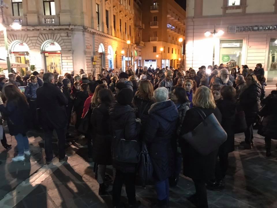 Maestra aggredita, Benevento scende in piazza