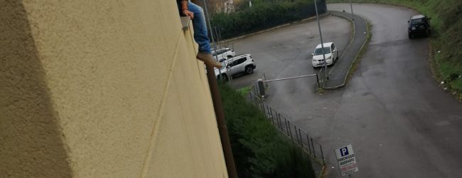 Benevento| Samte, dipendente minaccia di buttarsi giù
