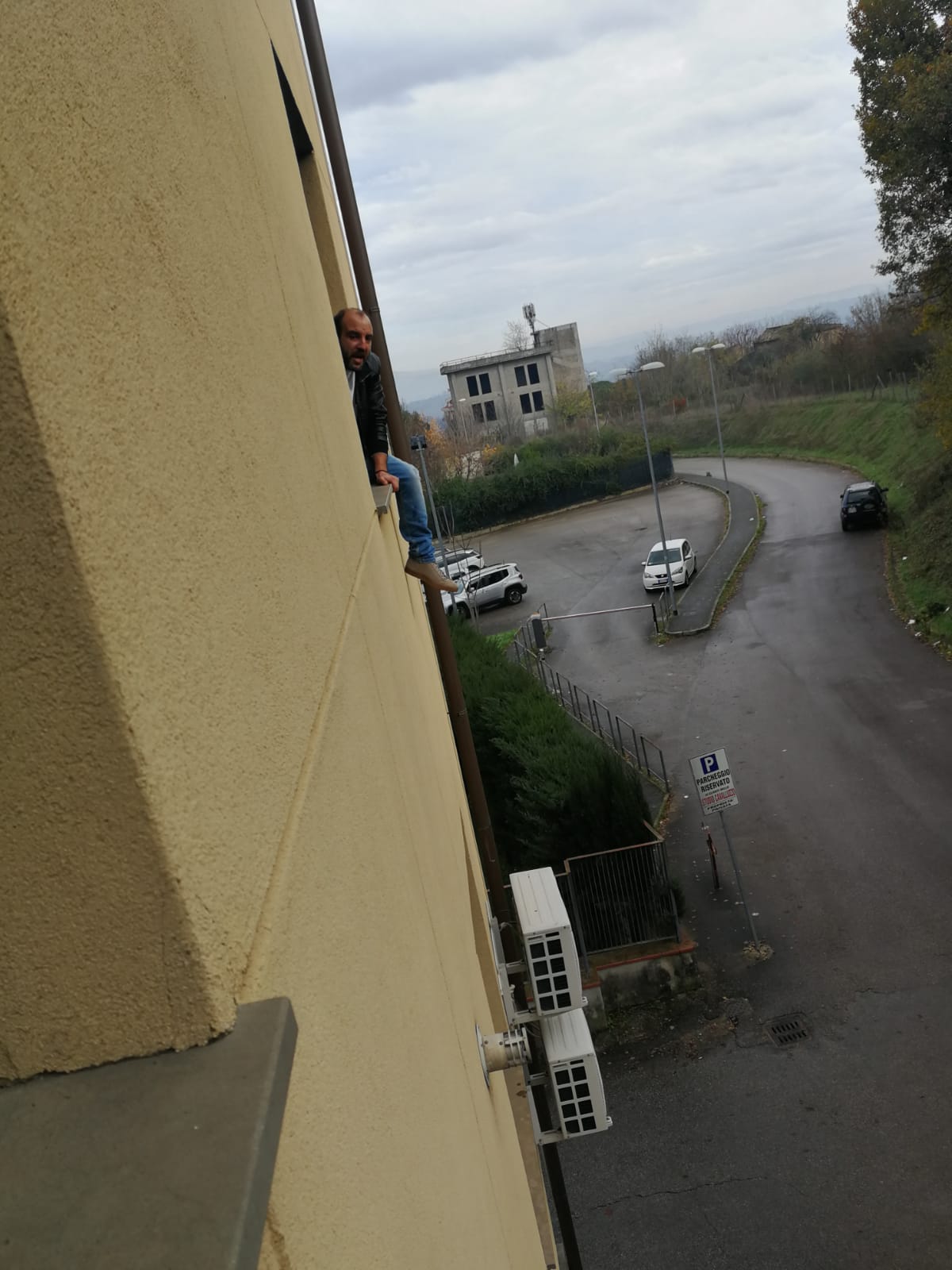 Benevento| Samte, dipendente minaccia di buttarsi giù