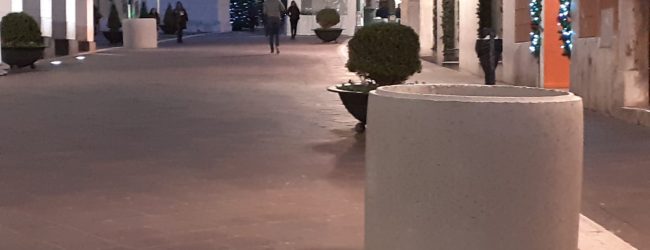 Benevento| Luci spente, spuntano i blocchi di cemento