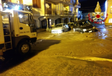 Maltempo in Irpinia, danni e disagi ovunque: pericolo alberi e pale eoliche. Ad Ariano automobilista finisce in una scarpata