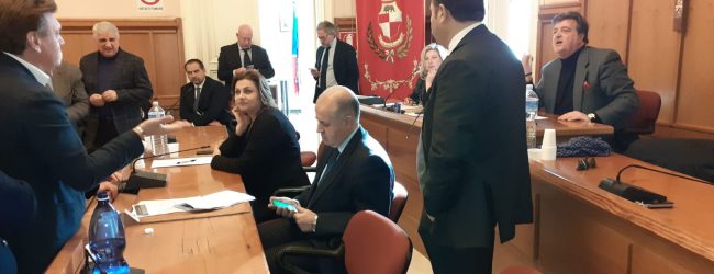Benevento| Razionalizzazione partecipate, ok ma la maggioranza scricchiola