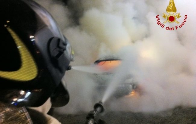 A16, mezzo pesante in fiamme, tratto riaperto al traffico tra Benevento e Avellino Est