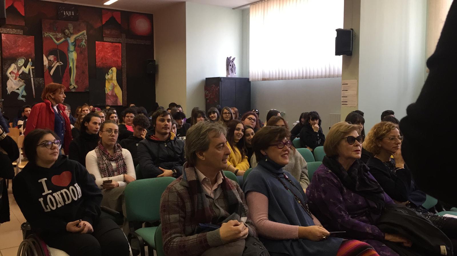 Benevento| “Non leggerai” il libro di Antonella Cilento presentato al Liceo Virgilio