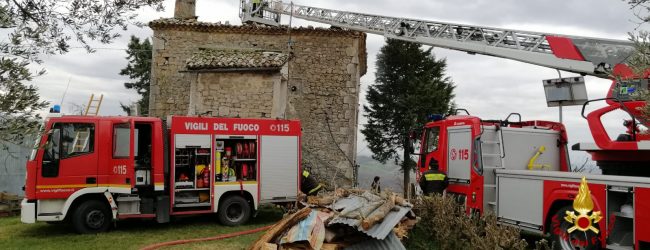 Santa Croce del Sannio| Fiamme in una casa, salvata anziana donna