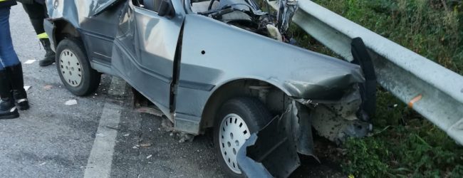 Strada Telesina:46enne muore intrappolato nella sua auto.Violento il frontale con un TIR