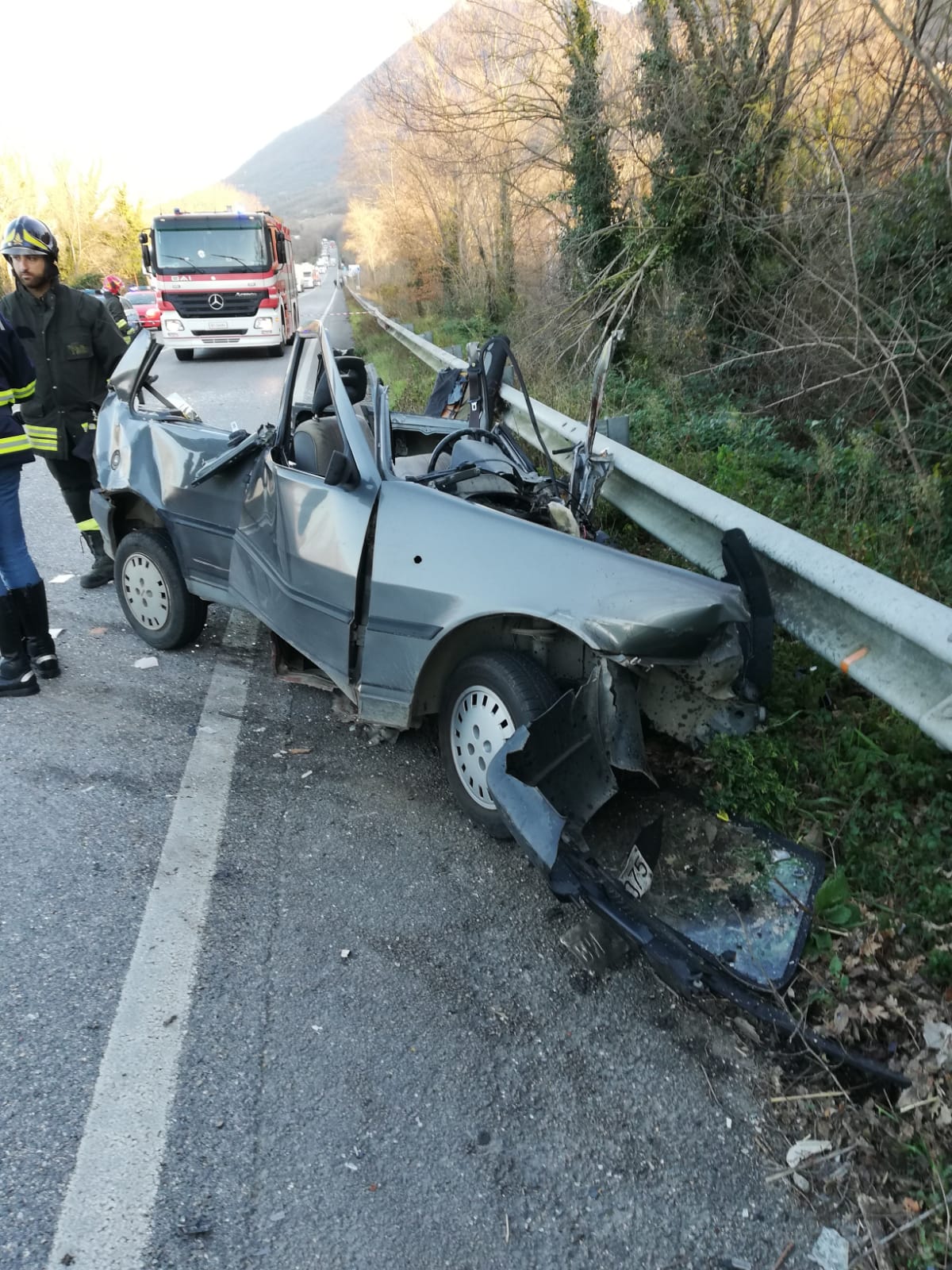 Strada Telesina:46enne muore intrappolato nella sua auto.Violento il frontale con un TIR
