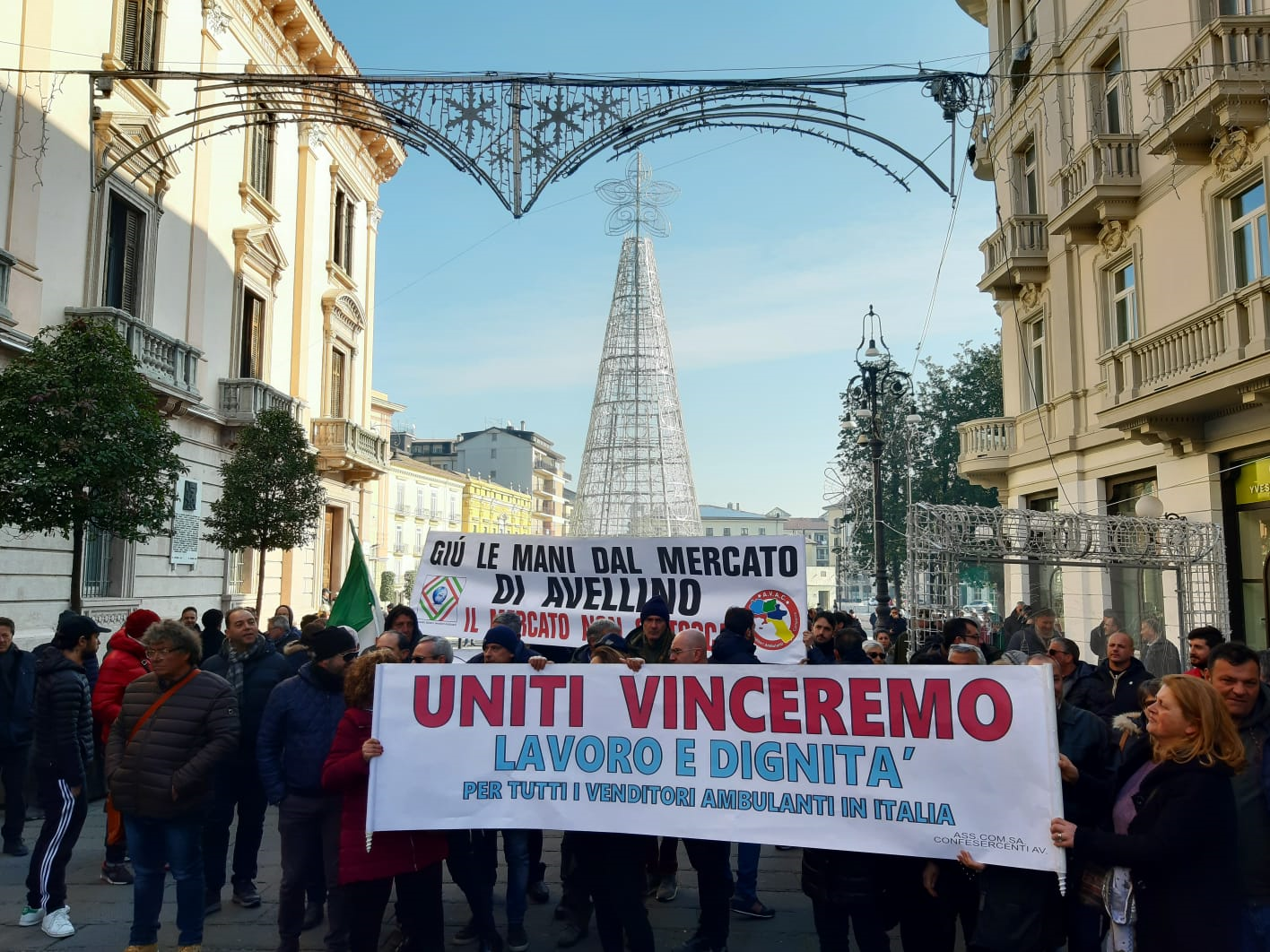 Avellino| Mercato, scontro totale tra Festa e gli ambulanti. Il primo parla di morosità per 1 mln e i commercianti vanno al Tar