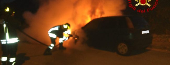 Atripalda| Auto in fiamme a contrada Alvanite, intervengono i vigili del fuoco
