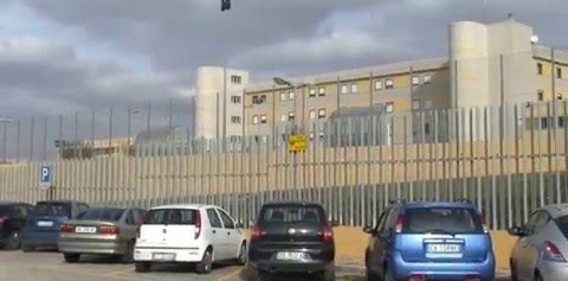 Sant’Angelo dei Lombardi, gli agenti della polizia penitenziaria sequestrano due smartphone e un microtelefono