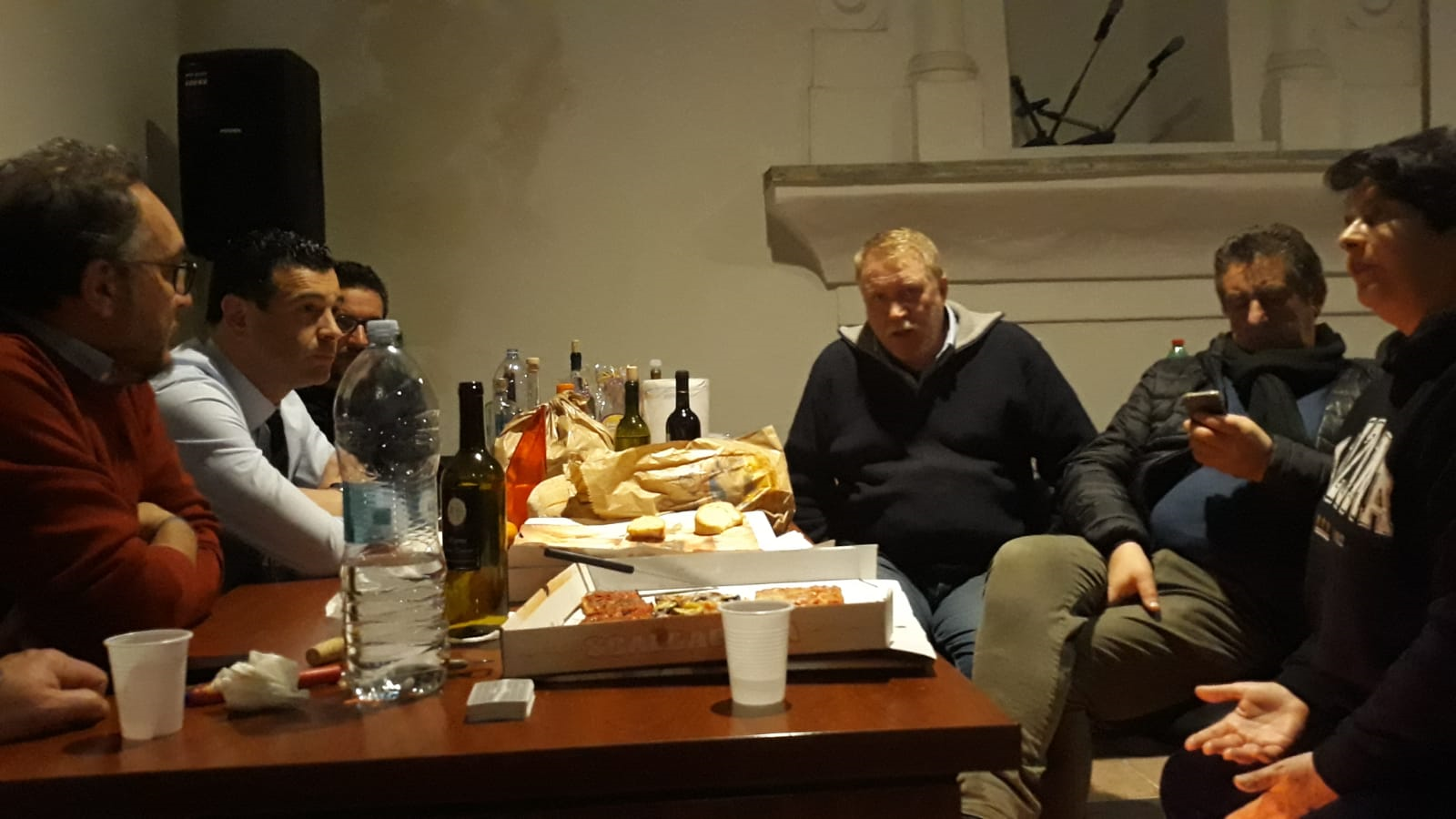 Montefredane| Notte in branda nella sala consiliare, la solidarietà di Festa agli operai Novolegno