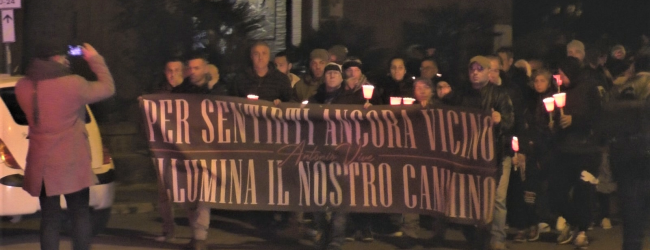 Mercogliano| Fiaccolata per Antonio, un anno dopo la sua morte famiglia e amici chiedono di sapere la verità