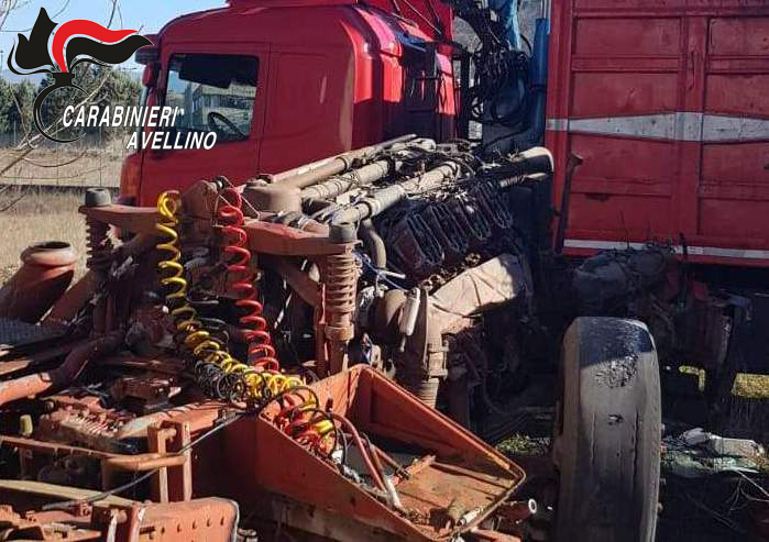 Calitri| Sorpresi a rubare la cabina di un tir in una ditta sotto sequestro, in manette due casertani