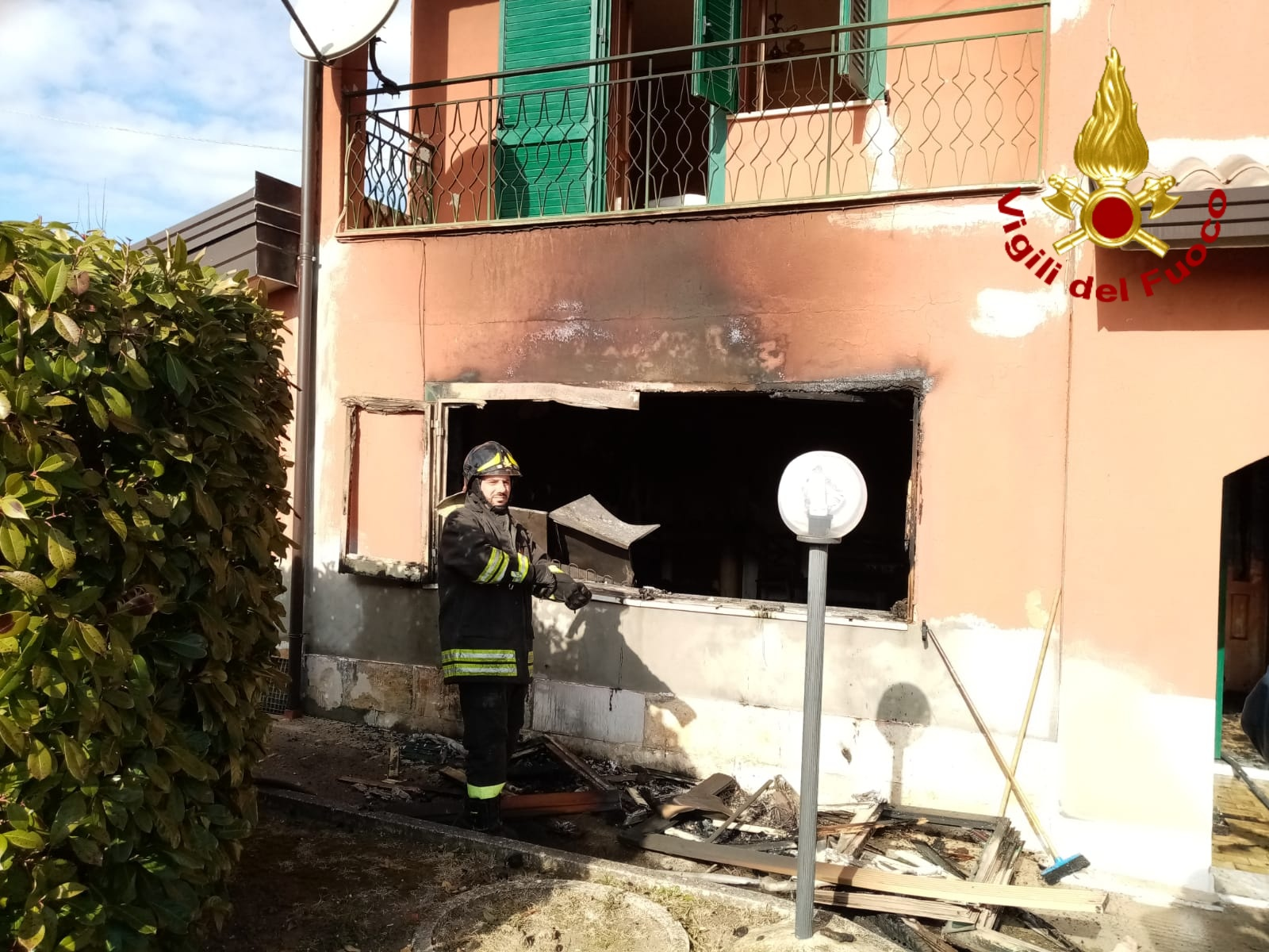 Lioni| Stufa a gas provoca un incendio nell’abitazione, 80enne ustionato ma vivo per miracolo