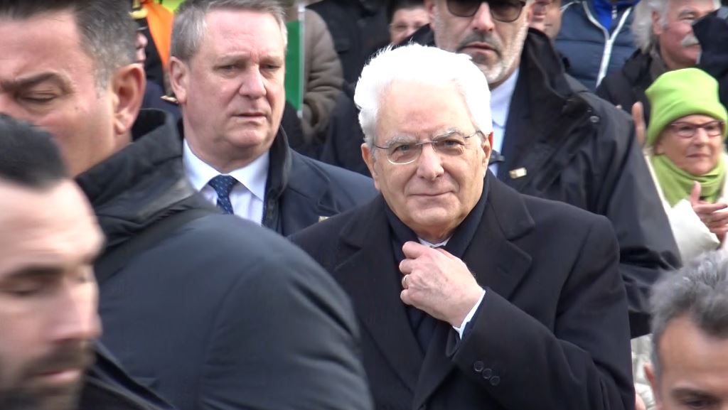 Benevento| Mattarella arriva alla stazione centrale, tra emozioni e.. bandierine