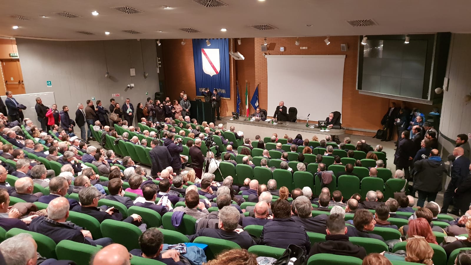 Coronavirus, De Luca incontra i sindaci