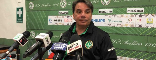 Avellino, Capuano: “Situazione non facile, ma la squadra si sta comportando bene”