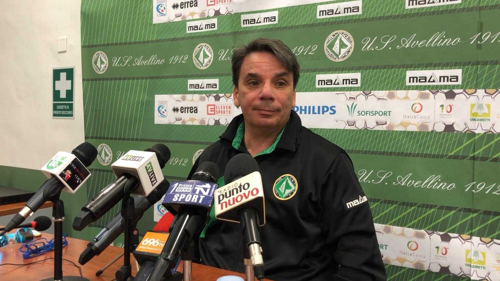 Avellino, Capuano: “Situazione non facile, ma la squadra si sta comportando bene”