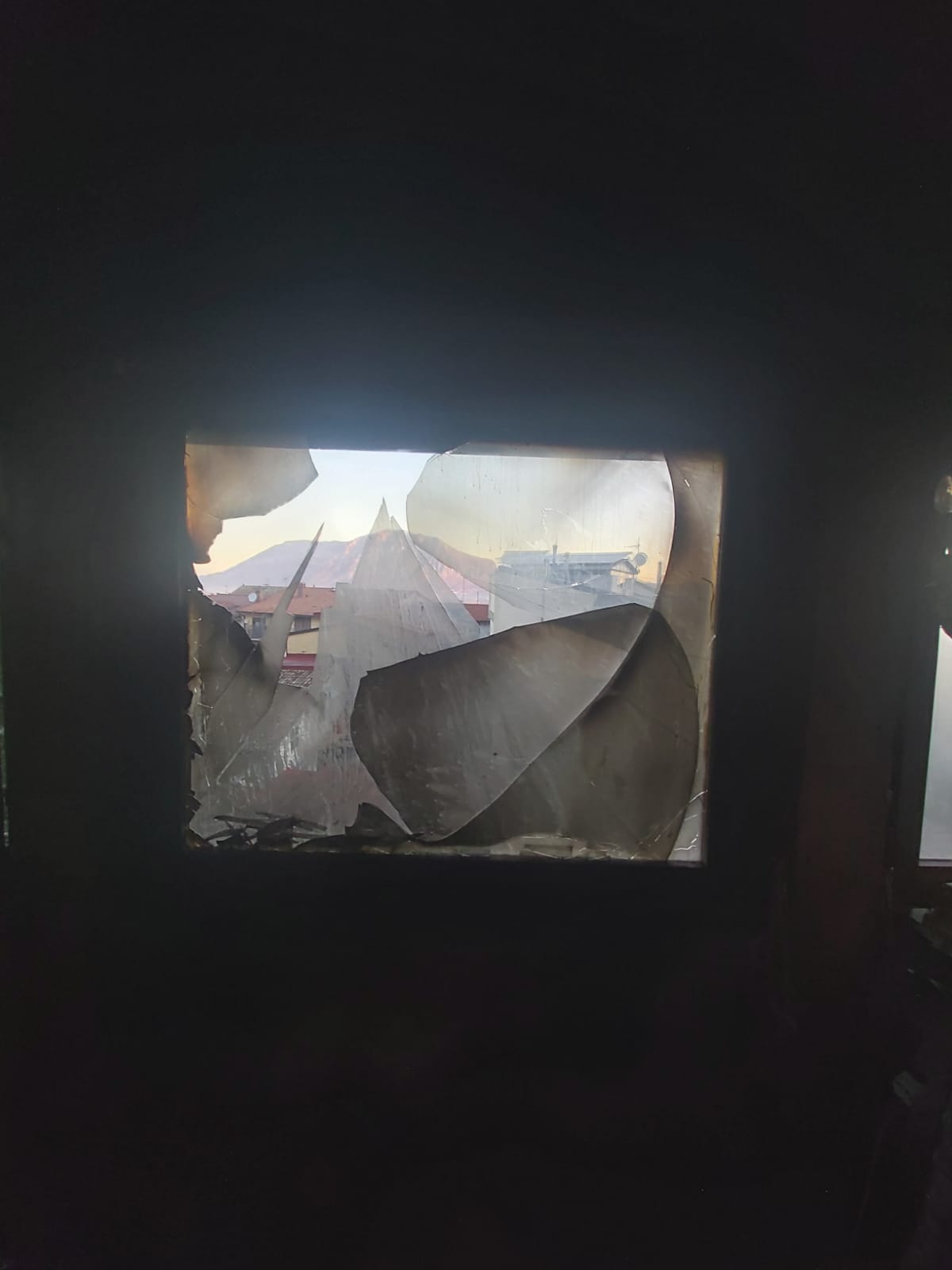 Cervinara| A fuoco l’appartamento del Tenore Pisaniello. Distrutto un pianoforte di valore