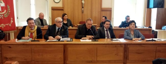 Benevento| Assemblea dei sindaci a Palazzo Mosti, chiaro il messaggio: nessun caso sospetto nel Sannio. Soggetti segnalati sotto osservazione