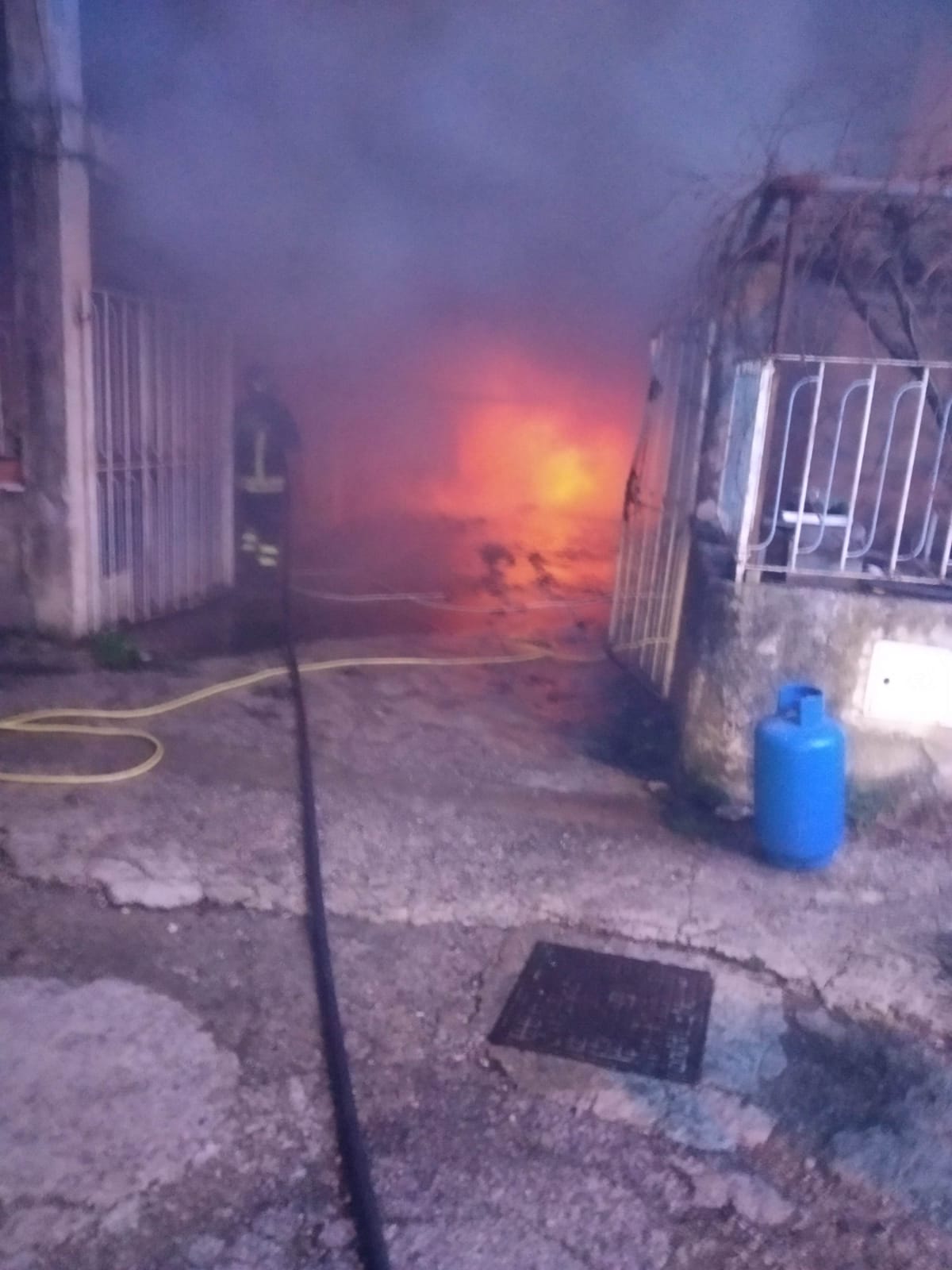 Castelvenere| Fiamme nel garage, ancora ricoverata l’anziana donna