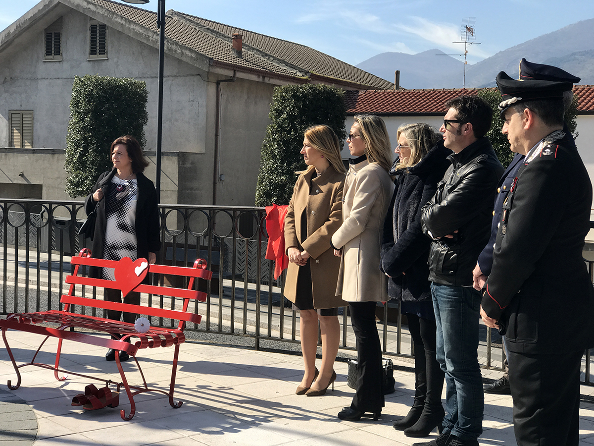 Foglianise| Inaugurata la panchina rossa contro la violenza sulle donne