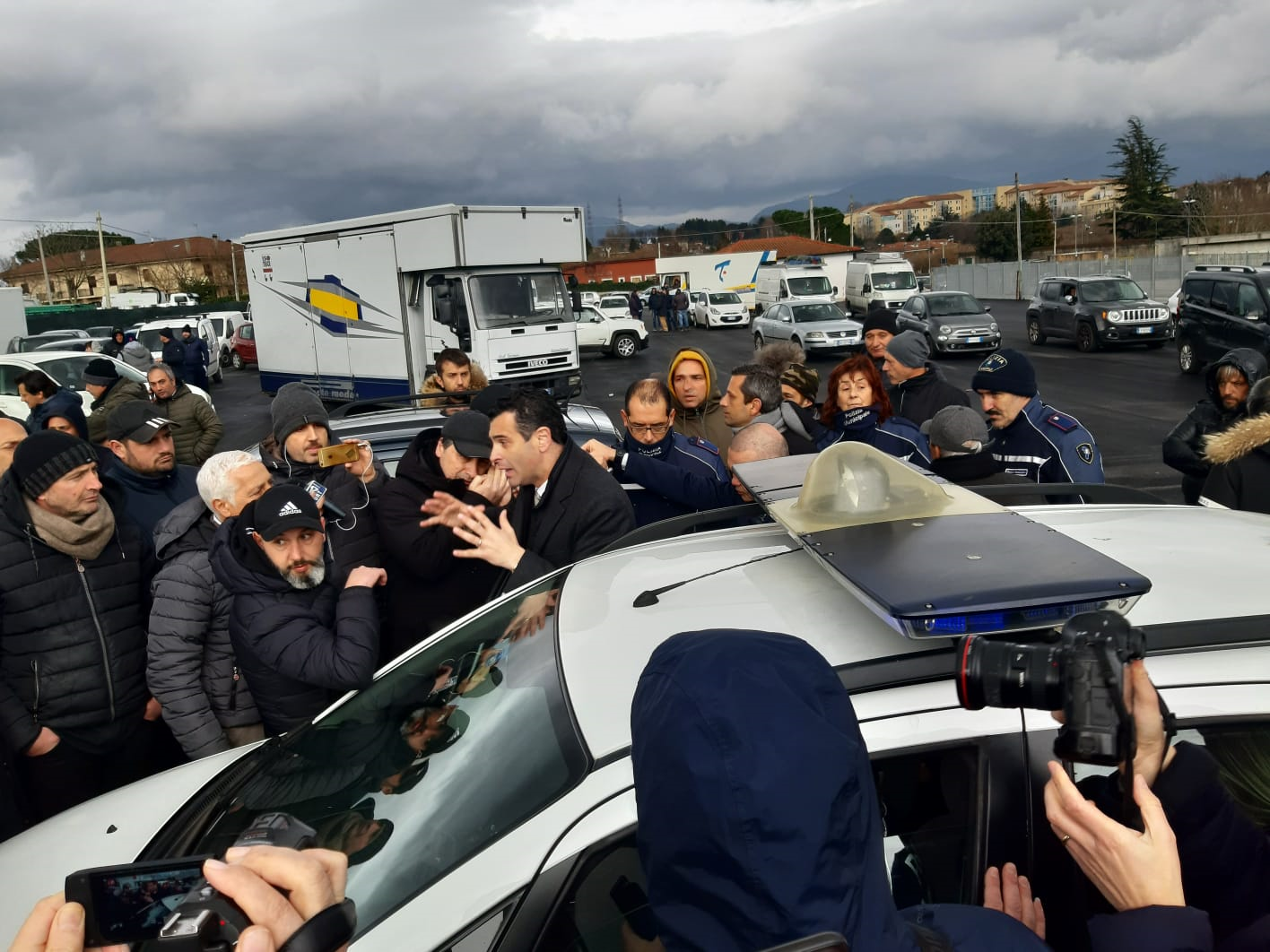 Avellino| Sopralluogo a Campo Genova per il mercato, attimi di tensione tra il sindaco e gli ambulanti