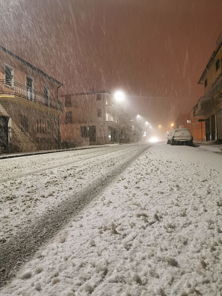 Nevica in Alta Irpinia, timidi fiocchi nel Fortore