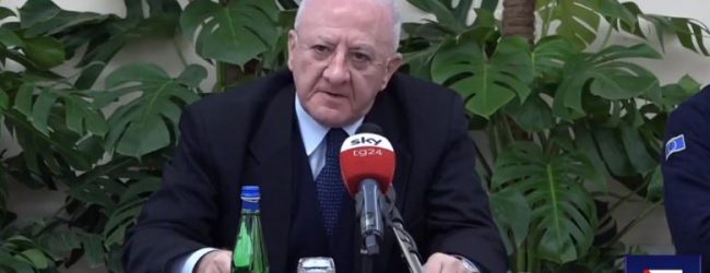 Covid-19, De Luca: “Continuano gli assembramenti, necessario l’intervento dell’Esercito”