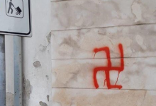 Svastiche sui muri di Mirabella, denunciati un 20enne e un minore. La notte brava potrebbe costargli cara
