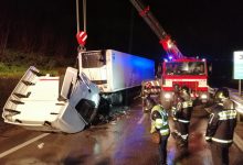 Castel del lago| Tir si ribalta sul raccordo autostradale , ferito 30enne