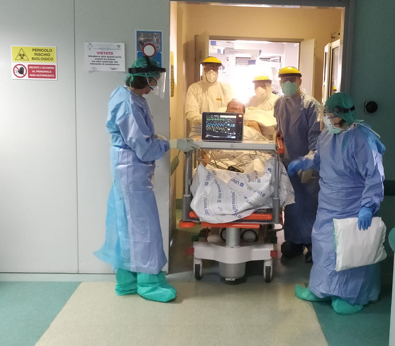 Covid, Gimbe: “Drastico calo di ricoveri ma non vaccinati oltre 4,5 milioni di italiani a rischio”