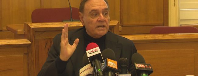 Continua il botta e risposta tra Mastella e Salvini. Il sindaco di Benevento: “A fare la spesa può andare una per volta”