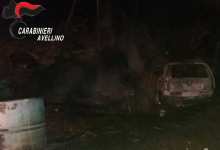 Venticano| Baracca in fiamme nella notte: un’auto distrutta e l’altra danneggiata. Indagini dei carabinieri