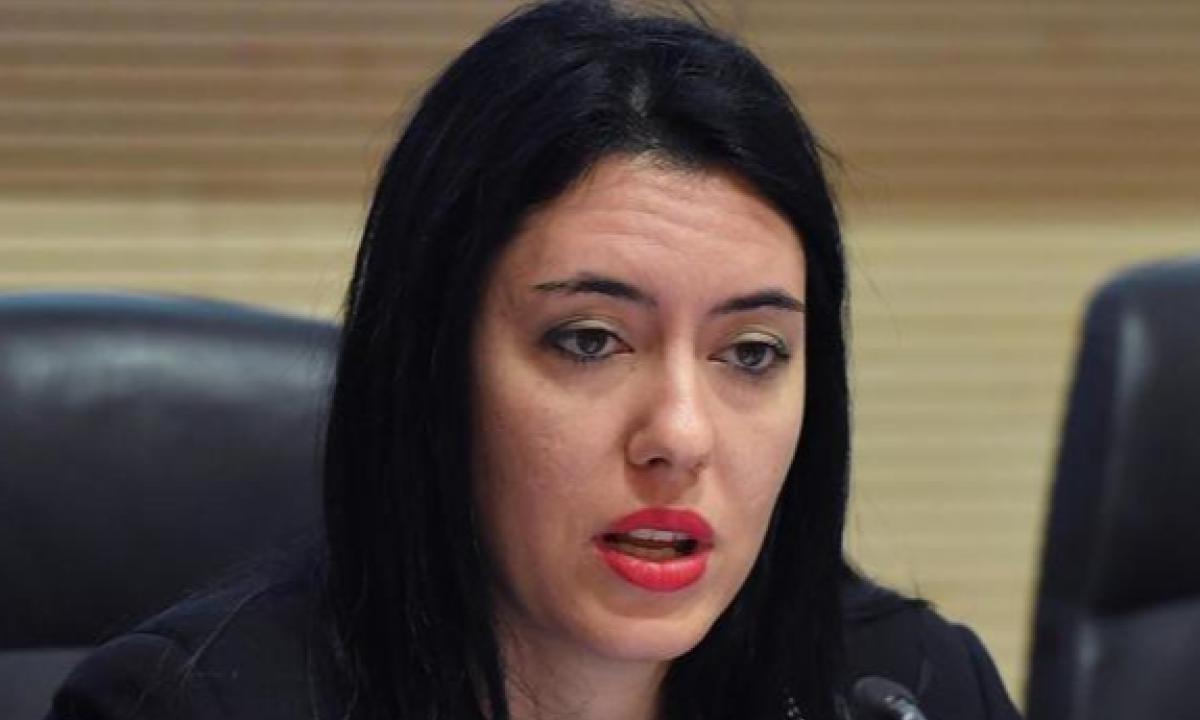 Scuole, Azzolina: “Decisione sbagliata e inopportuna. In Campania gli studenti positivi sono lo 0,075%”