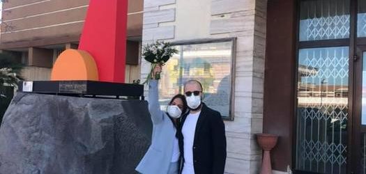 Napoli| Il Covid non ferma l’amore…in mascherina per la loro promessa di matrimonio