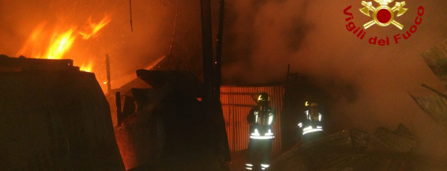 Incendi a Montoro e Serino, i vigili del fuoco “salvano” un’abitazione e un deposito