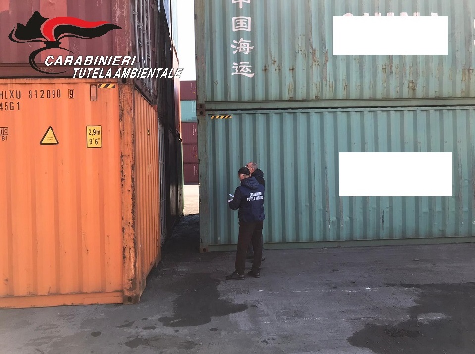 I Noe sequestrano 28 container di rifiuti nel porto di Salerno provenienti dalla Bulgaria, in parte erano stati spediti dall’Irpinia