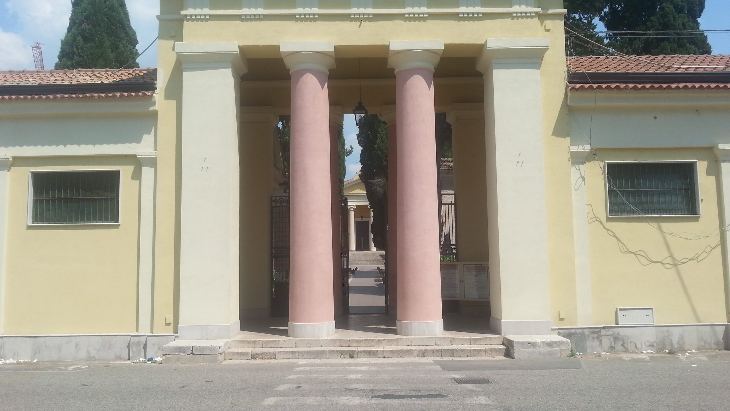 Cimitero comunale, apertura mattutina durante le prossime festività