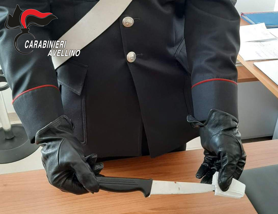 Flumeri| Litiga con il fratello e lo accoltella, 40enne arrestato. Per lui anche la multa per aver violato i divieti anti-covid