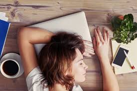 Sempre più stanchi senza fare nulla: ecco l’effetto quarantena