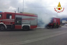Mercogliano| Furgone in transito in fiamme, intervengono i vigili del fuoco. Conducente sotto shock