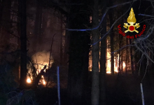Serino| Vasto incendio boschivo, vigili del fuoco al lavoro con tre squadre