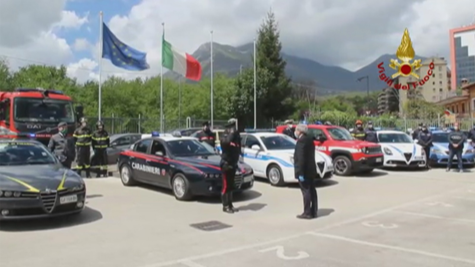 Avellino| Omaggio delle forze dell’ordine in Questura per la morte del poliziotto Pasquale Apicella